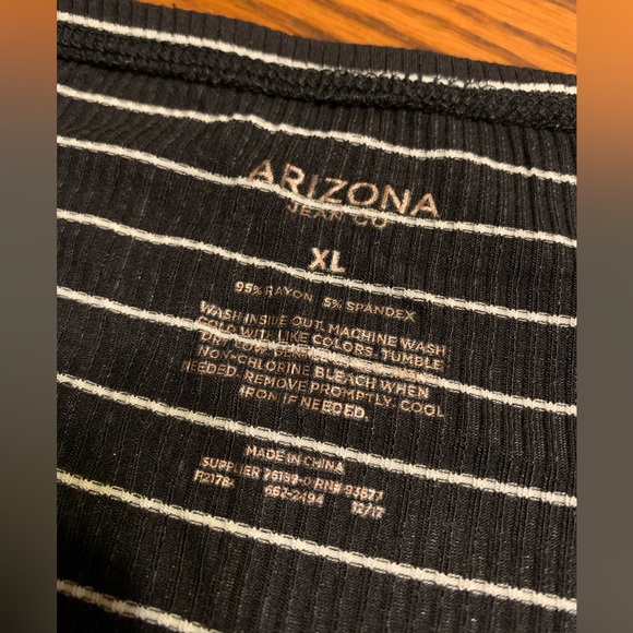 NWT Arizona off the shoulder long sleeve - Picture 3 of 3